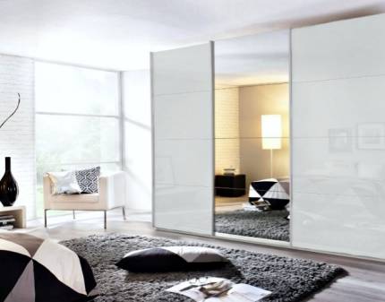 Dulap cu usi glisante KULMBACH 271x210x62cm alb alpin/ alb lucios - oglinda configurabil