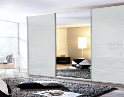 Dulap cu usi glisante KULMBACH 361x229x62cm alb alpin/ sticla alba-oglinda configurabil