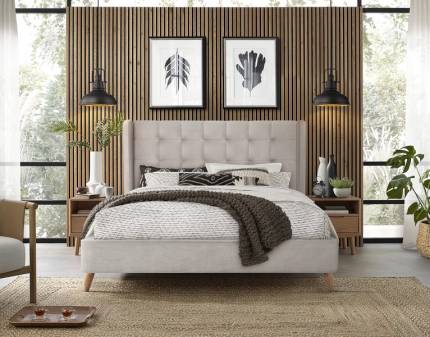 Pat tapitat cu somiera ESTELLA (160x200cm) catifea beige, picioare nuanta lemnului